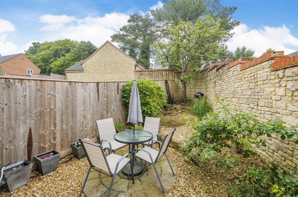 Rivers Reach, Frome, BA11 3 bed end of terrace house for sale £290,000