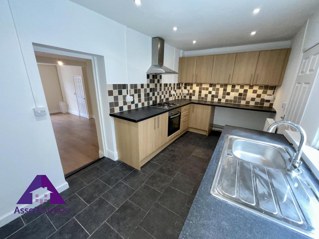 Part Street, Blaina 3 bed terraced house to rent £750 pcm (£173 pw)