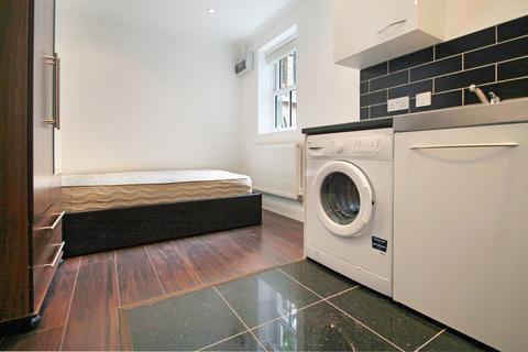 Studio to rent, Goulton Road, London E5