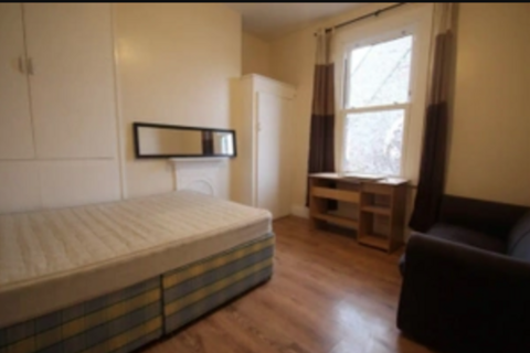 8 bedroom house share to rent, at Bristol, 28, Brynland Avenue BS7