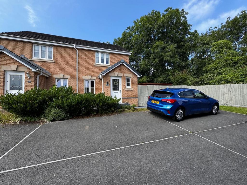 Heol Miaren, Llanharry, Pontyclun 2 bed semidetached house £995 pcm
