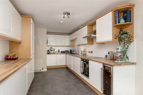 4/9 Powderhall Rigg, Edinburgh, EH7 4GA