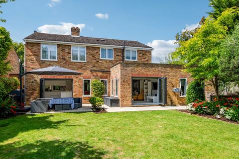 12 Grayburn Close, Chalfont St Giles, HP8 4NZ