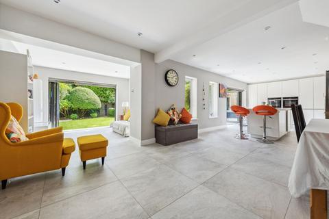 12 Grayburn Close, Chalfont St Giles, HP8 4NZ
