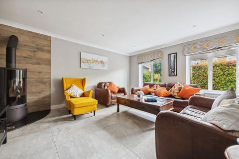 12 Grayburn Close, Chalfont St Giles, HP8 4NZ
