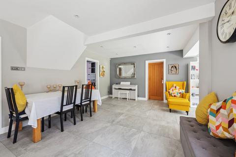 12 Grayburn Close, Chalfont St Giles, HP8 4NZ