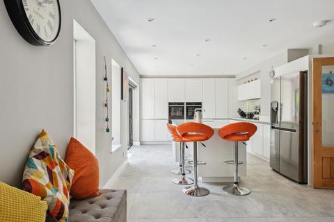 12 Grayburn Close, Chalfont St Giles, HP8 4NZ