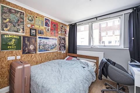 3 bedroom flat to rent, Cyrus Street, Islington, London, EC1V