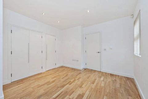 1 bedroom flat to rent, Brandon Street, Elephant and Castle, London, SE17