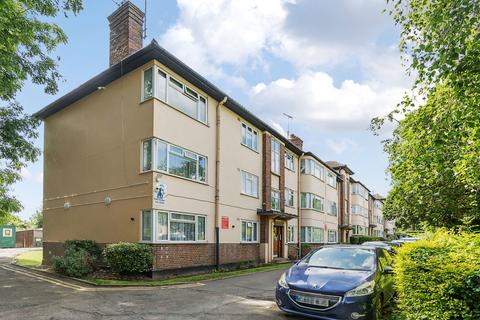 2 bedroom flat for sale, Canons Court, Stonegrove, Edgware, Greater London