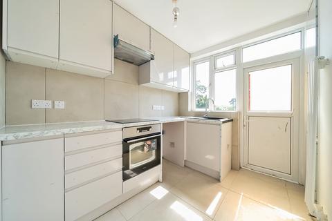 2 bedroom flat for sale, Canons Court, Stonegrove, Edgware, Greater London