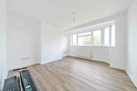 2 bedroom flat for sale, Canons Court, Stonegrove, Edgware, Greater London