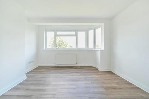 2 bedroom apartment for sale, Canons Court Stonegrove, Edgware, HA8