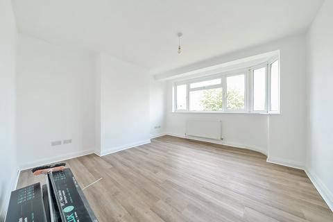 2 bedroom apartment for sale, Canons Court Stonegrove, Edgware, HA8