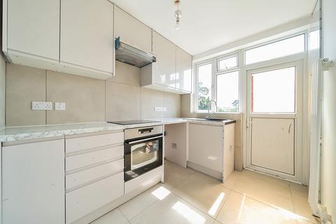2 bedroom apartment for sale, Canons Court Stonegrove, Edgware, HA8
