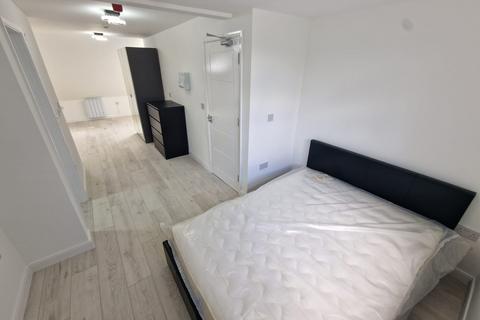 Studio to rent, Kingston Road, Luton, Bedfordshire