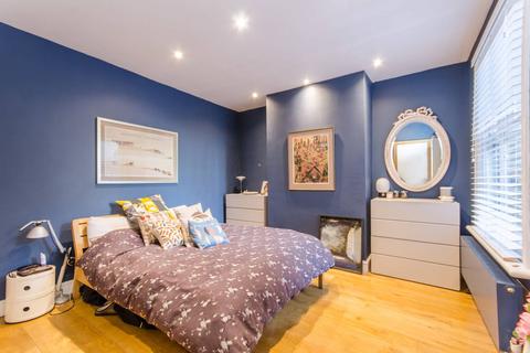 3 bedroom flat for sale, Southfield Road, Chiswick, London, W4
