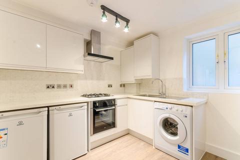 Studio to rent, High Road, N22, Wood Green, London, N22