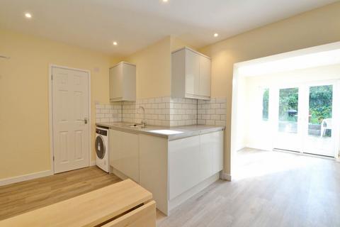 4 bedroom terraced house to rent, Blake Road, Lockleaze