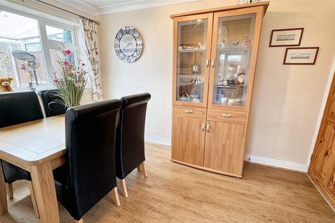 3 bedroom semi-detached house for sale, Avon Road, Melton Mowbray, Leicestershire