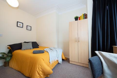undefined, 25 Headingley Mount, Headingley, Leeds, LS6 3EL