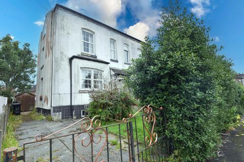 Gladstone Road, Urmston, M41