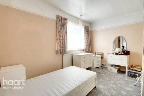 31 Lancaster Drive, Hornchurch, RM12 5TA