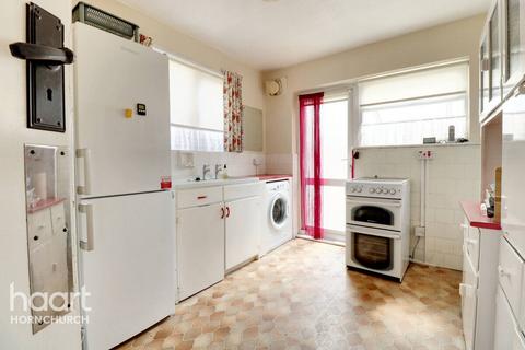 31 Lancaster Drive, Hornchurch, RM12 5TA