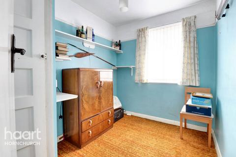 31 Lancaster Drive, Hornchurch, RM12 5TA