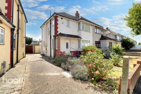 31 Lancaster Drive, Hornchurch, RM12 5TA