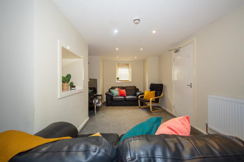 House in Leeds - View 2