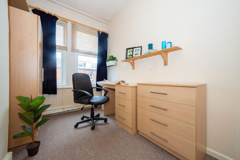 House in Leeds - View 4