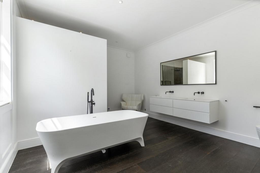 En Suite Bathroom