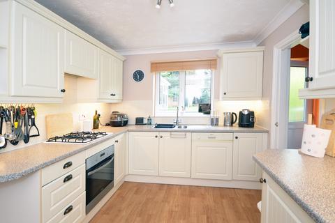8 Chamberlain Way, Raunds, Wellingborough, NN9 6UE
