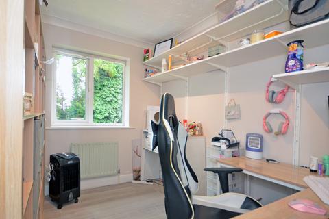 8 Chamberlain Way, Raunds, Wellingborough, NN9 6UE