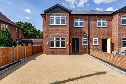 5 bedroom semi-detached house for sale, Pettits Lane, Romford, RM1