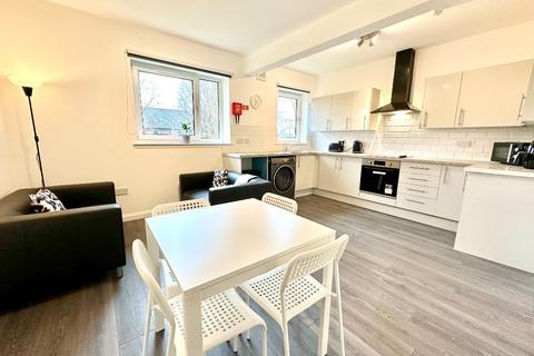 4 bedroom flat to rent, HMO West Pilton Gardens, Pilton, Edinburgh, EH4