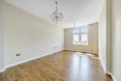 2 bedroom flat to rent, Glengall Road London NW6