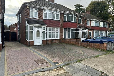 3 bedroom semi-detached house for sale, Avenue Crescent, Hounslow, TW5