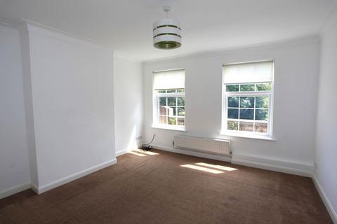 3 bedroom flat to rent, High Street, Potters Bar