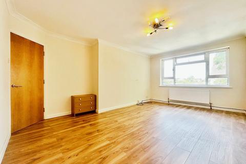 2 bedroom maisonette to rent, Zealand Avenue, West Drayton UB7