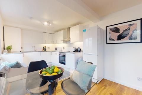 4 bedroom flat to rent, Horn Lane, London W3