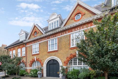 3 bedroom flat for sale, Parkgate Road, Battersea Park, SW11.