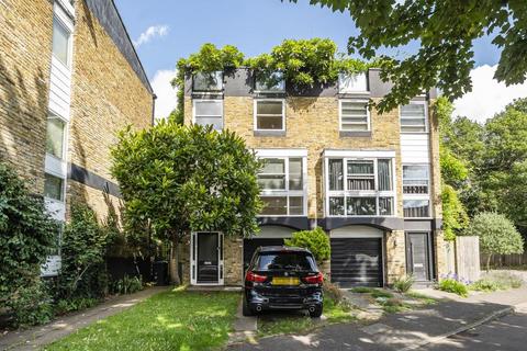 3 bedroom semi-detached house to rent, Meadow Close,  Petersham,  TW10