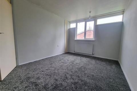 3 bedroom house to rent, Sholden Gardens, Kent BR5