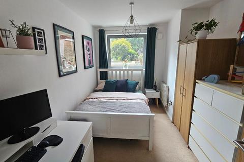 2 bedroom apartment for sale, at Sumner Road, London, London SE15