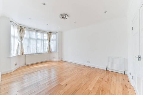 4 bedroom detached house to rent, Brockenhurst Avenue, Worcester Park, KT4