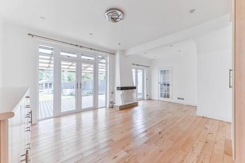 4 bedroom detached house to rent, Brockenhurst Avenue, Worcester Park, KT4