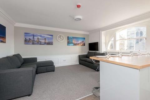 5 bedroom flat to rent, 55P Hunter Square, Edinburgh, EH1 1QW