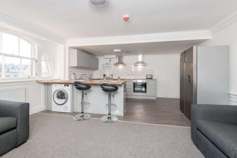 5 bedroom flat to rent, 55P Hunter Square, Edinburgh, EH1 1QW